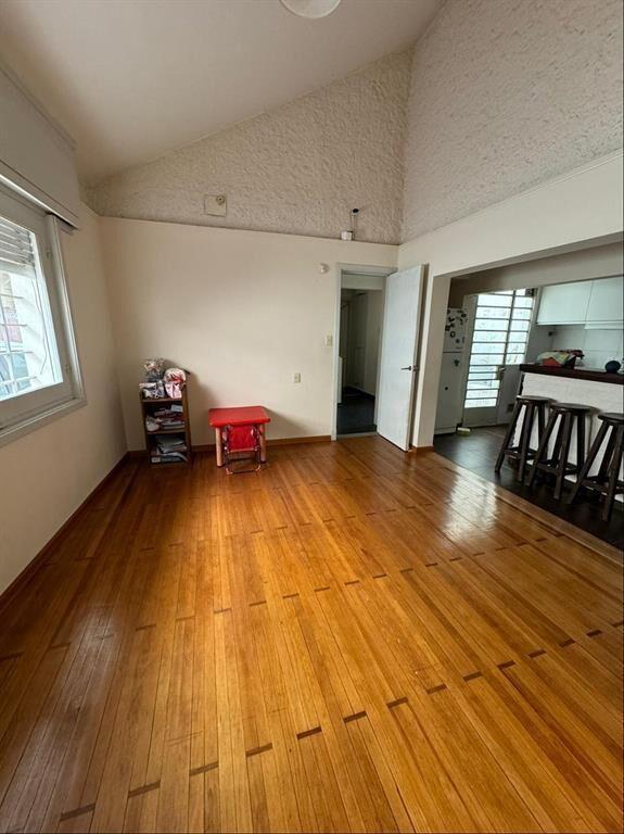 CASA EN VENTA POCITOS DOS PLANTAS Y GARAJE