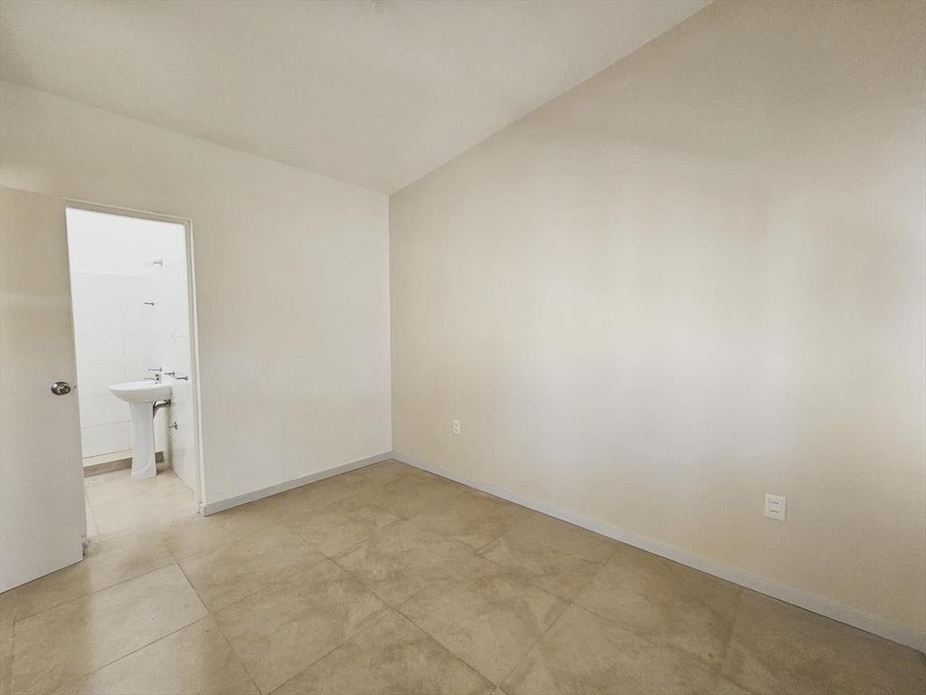 Venta apartamento de 1 dormitorio, planta baja- Carrasco No