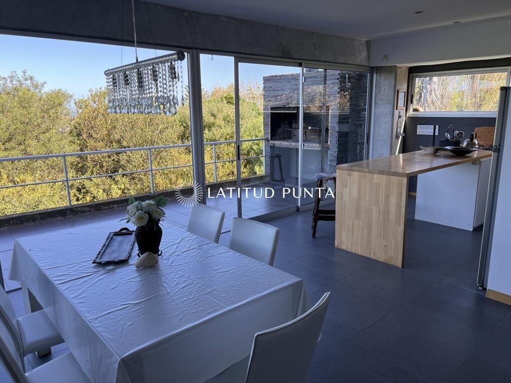 Venta de casa 3 dormitorios en Punta Piedras,