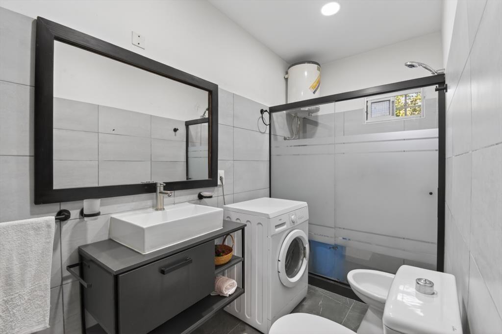 Casa en venta c/ cochera en Buceo