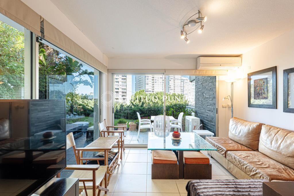 Apartamento en Mansa, 3 dormitorios, patio y