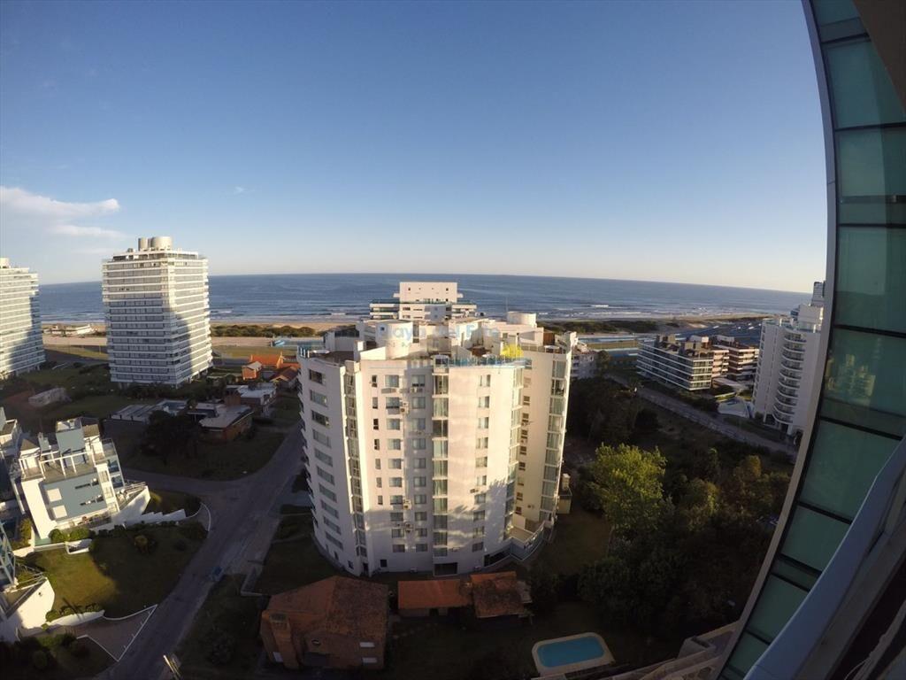 Apartamento en alquiler de 3 dormitorios en Punta