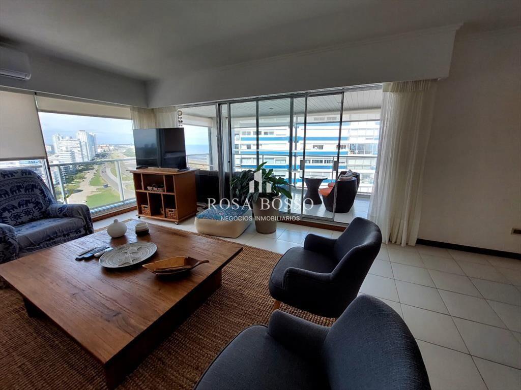 Apartamento de 3 suite y dependencia en VENTA