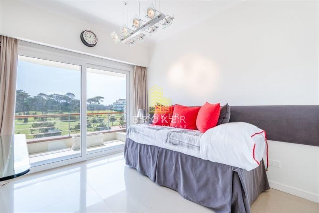 Venta Apartamento 4 dormitorios Playa Mansa Punta