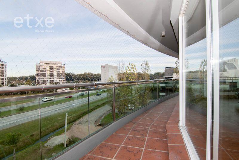 Excelente Apartamento con mejoras. Avenida de las America...