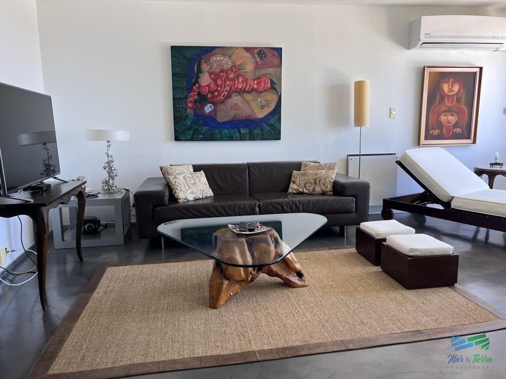 VENTA,1 dormitorio, 2 baños, con amplio living