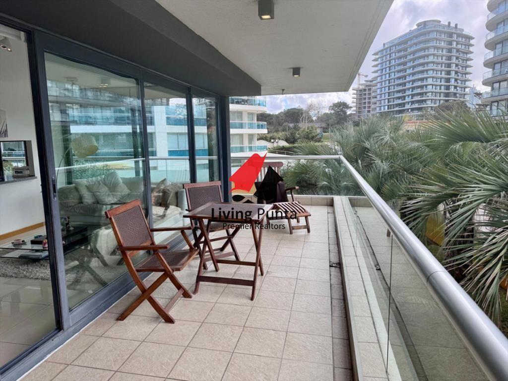 Hermoso apartamento en venta a pasos del mar