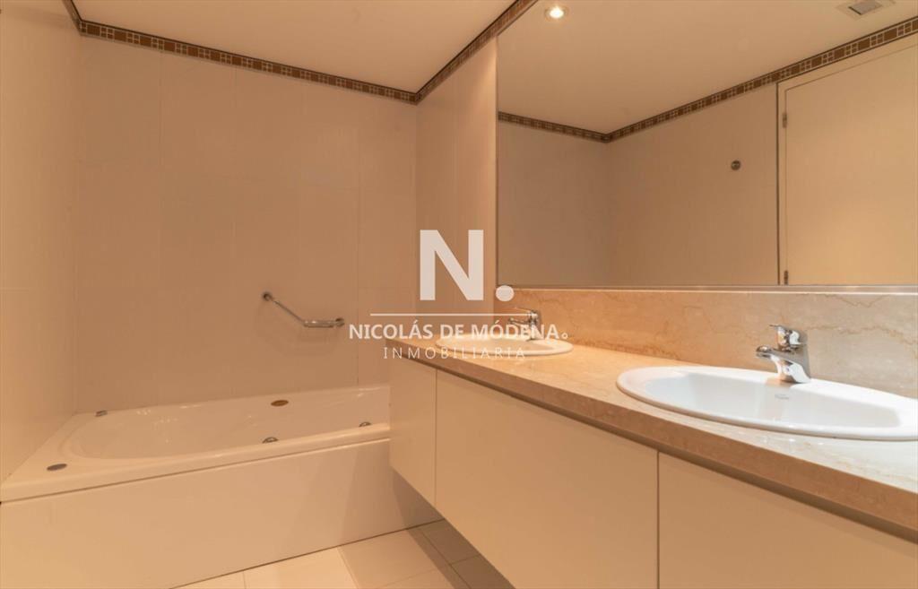 Departamento de 2 dormitorios + dep. en venta en