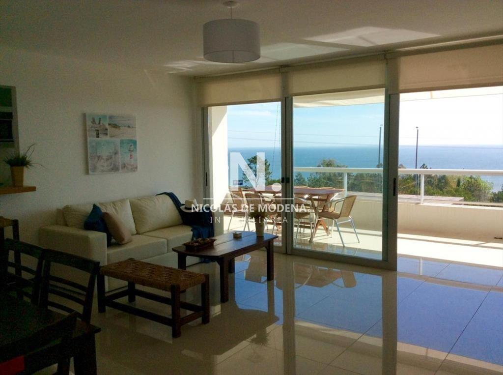 Departamento en la bahía de Punta Ballena.