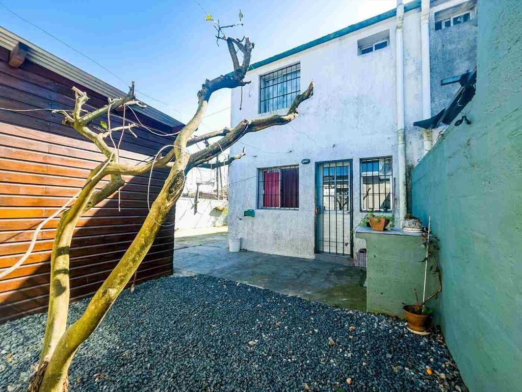 Venta Casa Dúplex + Apartamento al fondo en Pando