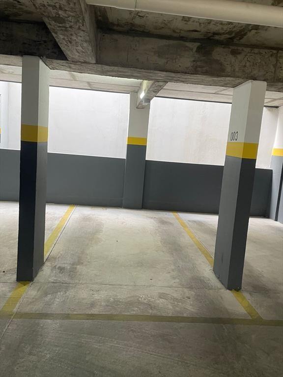 VENTA COCHERA EN EDIFICIO YASS POCITOS