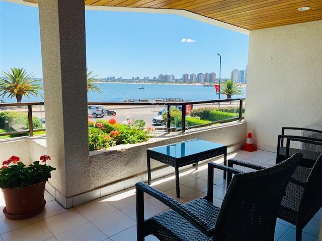 Hermoso apartamento en primera línea ubicado en
