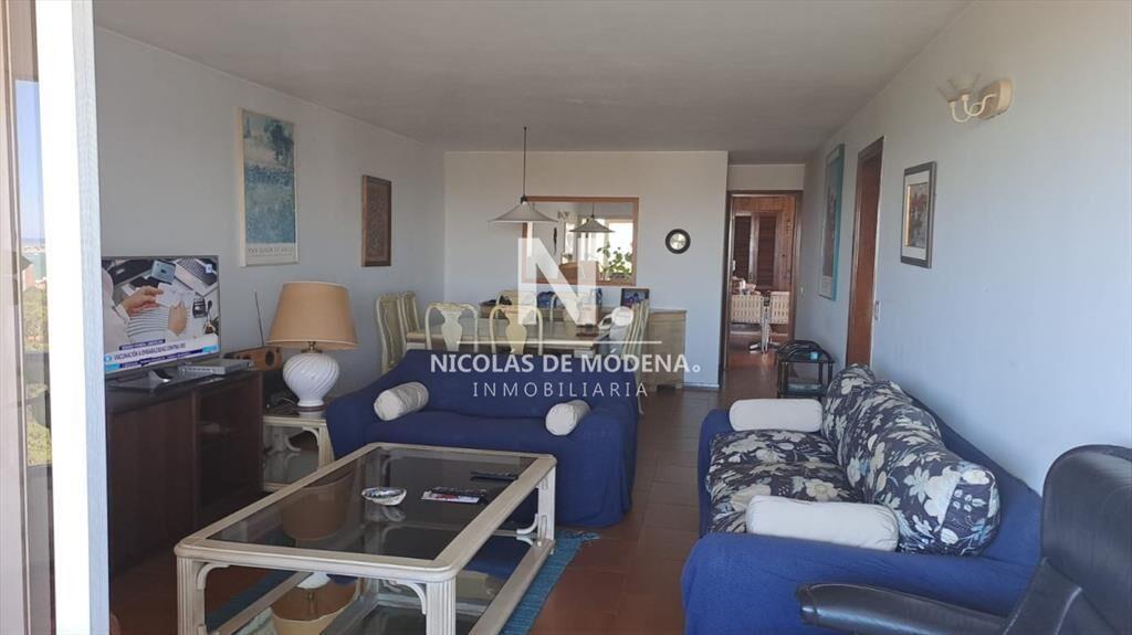 Vende apartamento de 2 dormitorios más servicio
