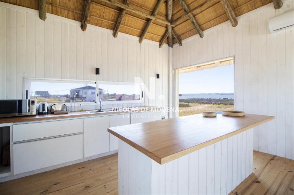 Vende casa con vista al mar de 3 dormitorios en