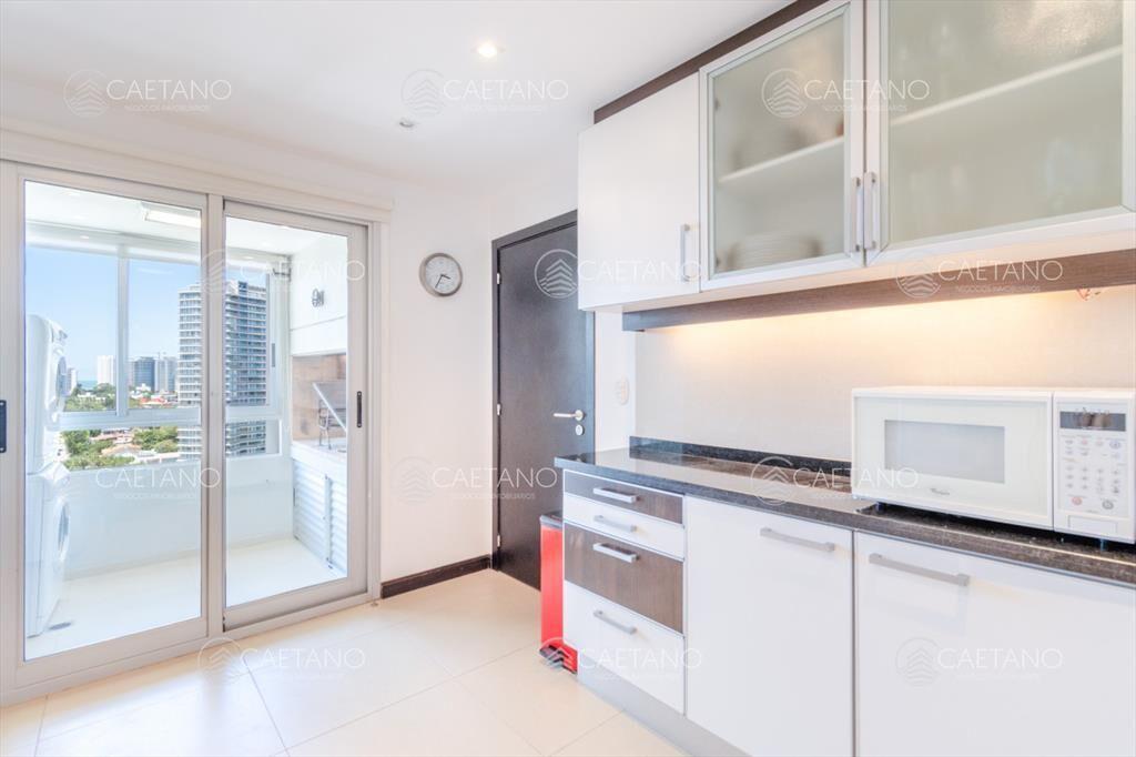 Excelente Apartamento de 3 Dormitorios con Vista al Mar - V
