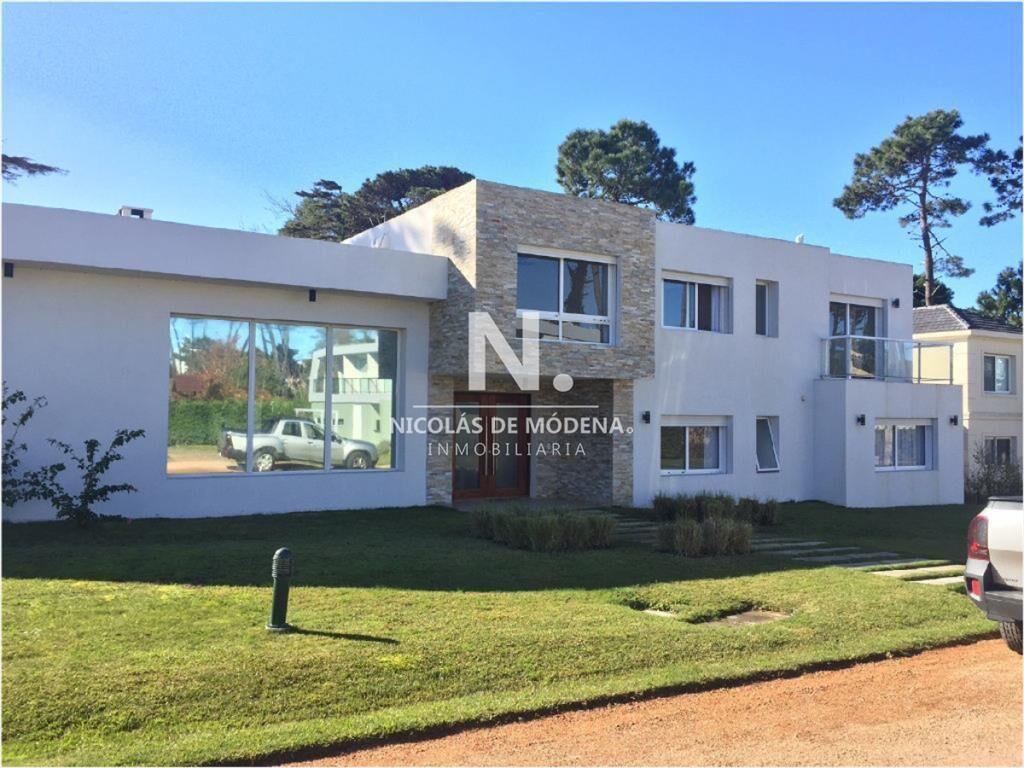 Unico barrio cerrado prox a Playa Mansa