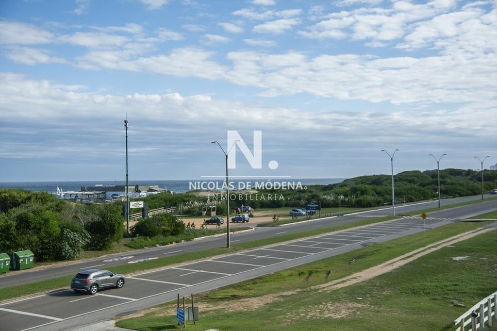 En venta apartamento de 3 Dormitorios en Punta a