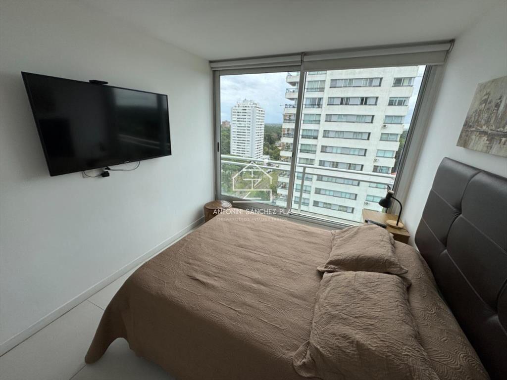 PISO ALTO EN ROOSEVELT CON SERVICIOS