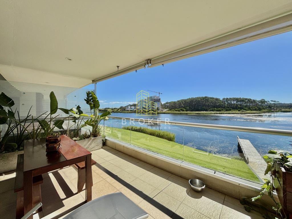 Venta apartamento 2 dormitorios punta del este parrillero e