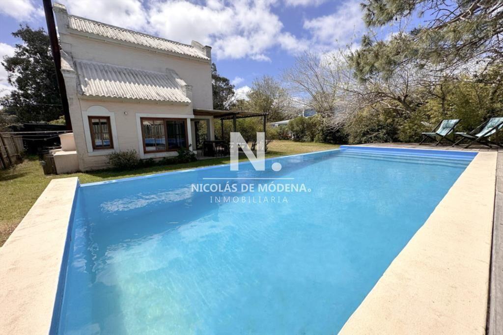 Casa en alquiler 4 dormitorios con piscina en La Barra