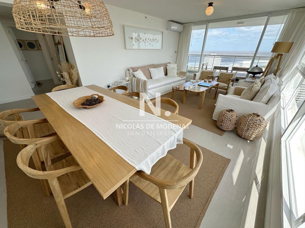 En venta apartamento con vista al mar en Punta de