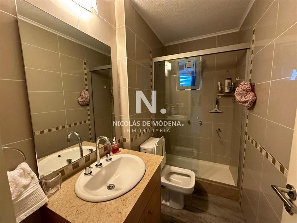 Penthouse de 3 dormitorios en venta a metros de