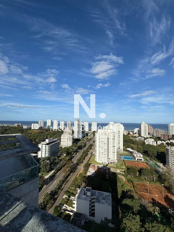 Apartamento de 3 dormitorios con excelentes y
