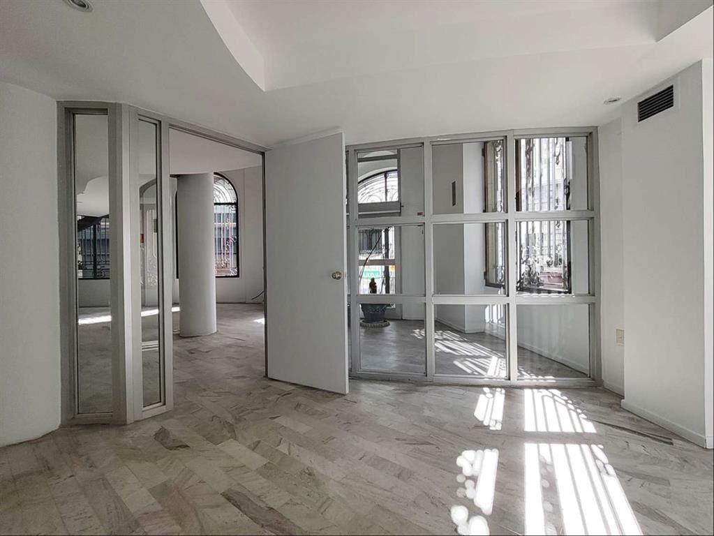 Alquiler Oficina Ciudad Vieja / Zabala y 25 de Mayo