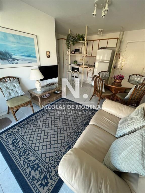 Muy lindo apartamento, con amplia terraza, garage