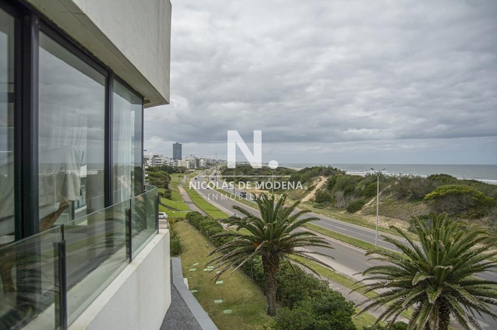 Penthouse en venta muy cómodo e iluminado. 4 +