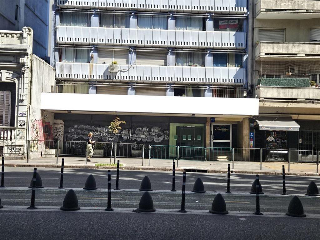 18 de julio y Paullier, 11 mts de frente, 200 m2 !!