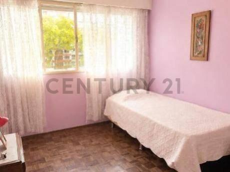 VENTA APARTAMENTO POCITOS AL FRENTE CON BALCÓN 2 DOR 2 BA...