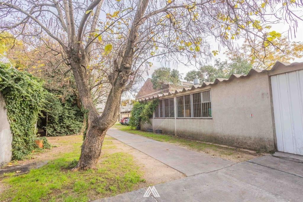 VENTA LOCAL, GRAN TERRENO, EN LA COMERCIAL