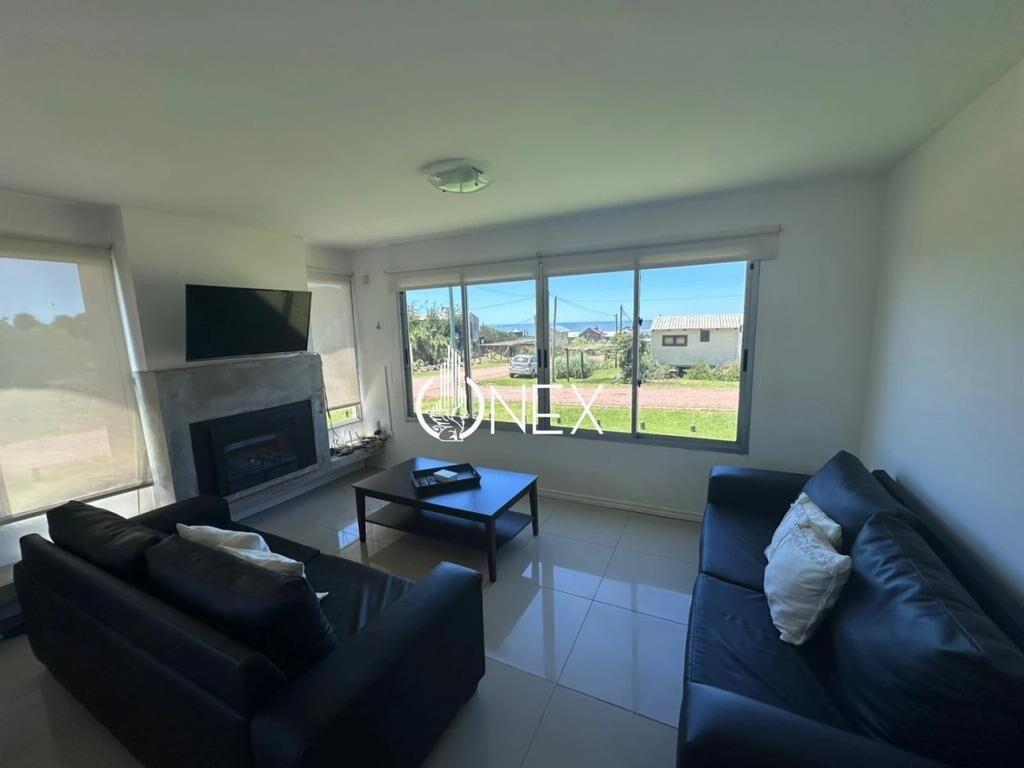 Venta casa de 4 dormitorios con vista al mar en