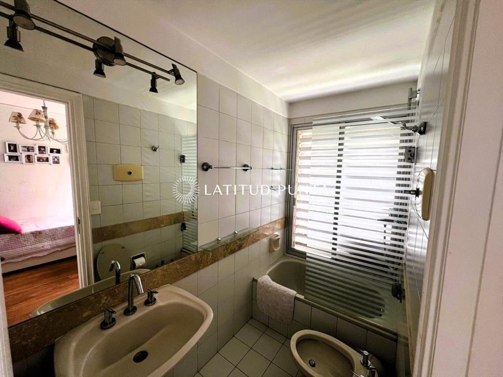 Apartamento en Brava, 3 suites más dependencia