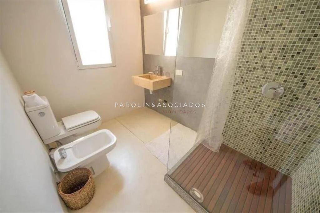 VENTA DE CASA DE 4 DORMITORIS EN MONTOYA PUNTA