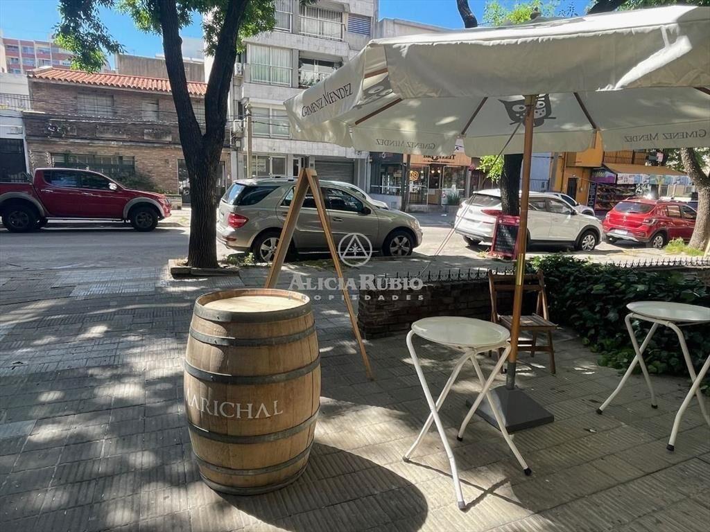 BERRO Y BUXAREO. MUY AMPLIO. 58 MTS., POCITOS NUEVO