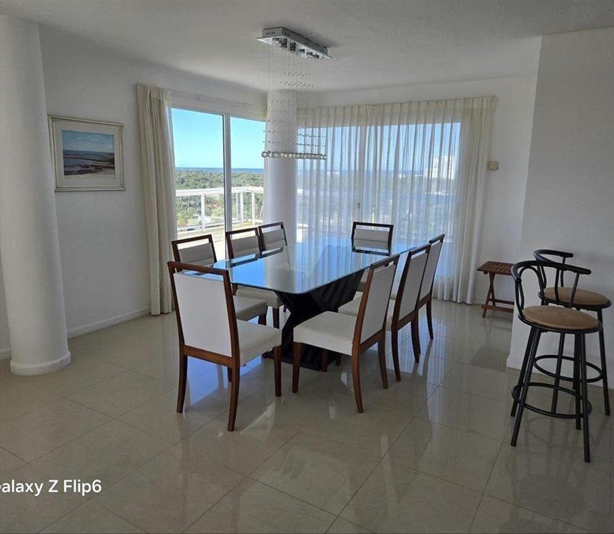 Alquiler temporal Penthouse 3 dormitorios Punta del Este