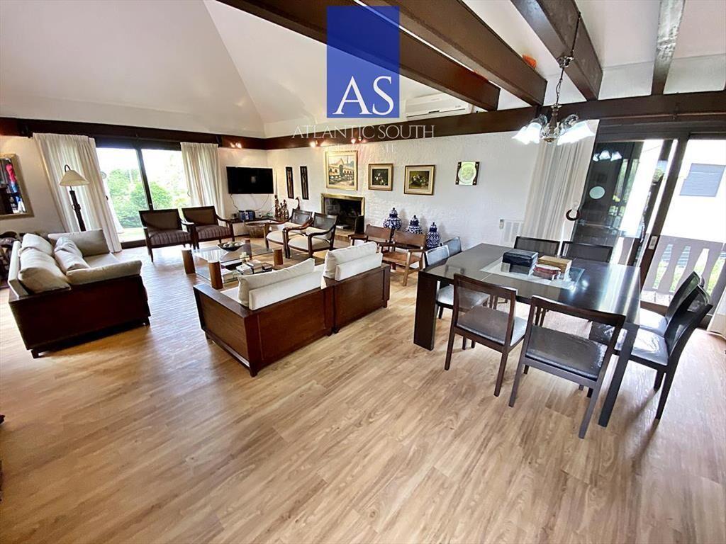 Casa 4 dormitorios en venta en Playa Mansa!!