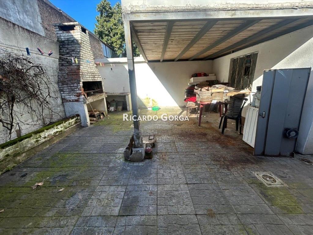Casa en venta para reciclar sobre Carlos Maria Ramirez -...