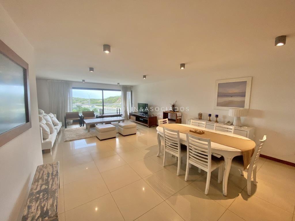 Apartamento en venta de 3 dormitorios en Playa