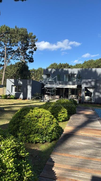 Excelente casa en venta en Club del Lago, Laguna