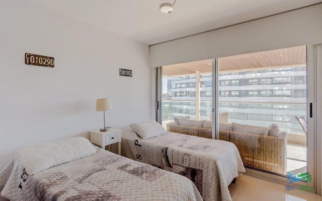 Venta apartamento de 2 dormitorios y medio con en