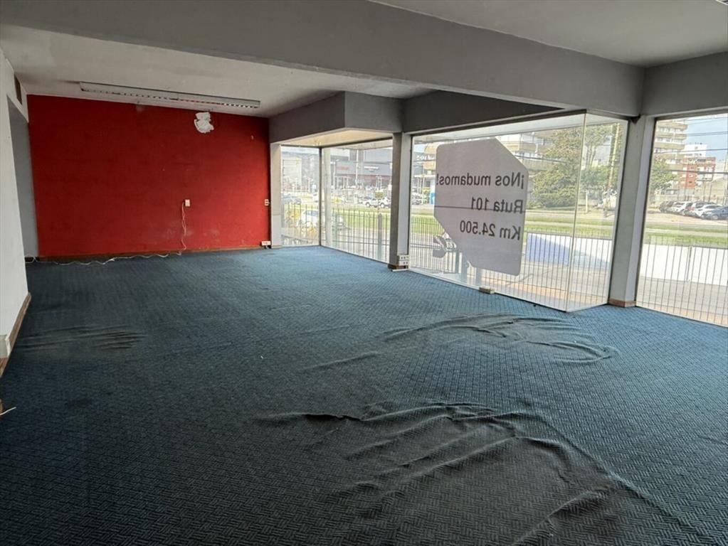 Local comercial en alquiler – Esquina Av. Italia y Mariscal