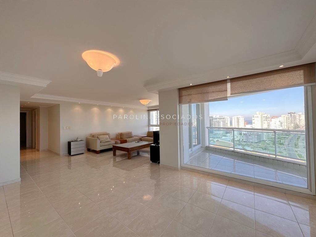 Apartamento de 3 dormitorios en suite, en Torre a