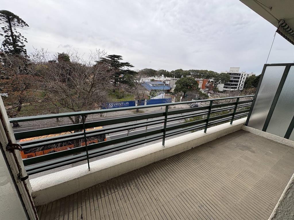 Alquiler Apartamento al frente con un dormitorio y terraza