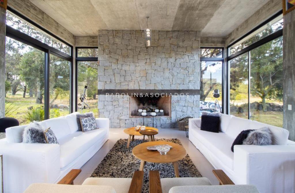 Casa en Venta de 4 Dormitorios en Laguna Escondida