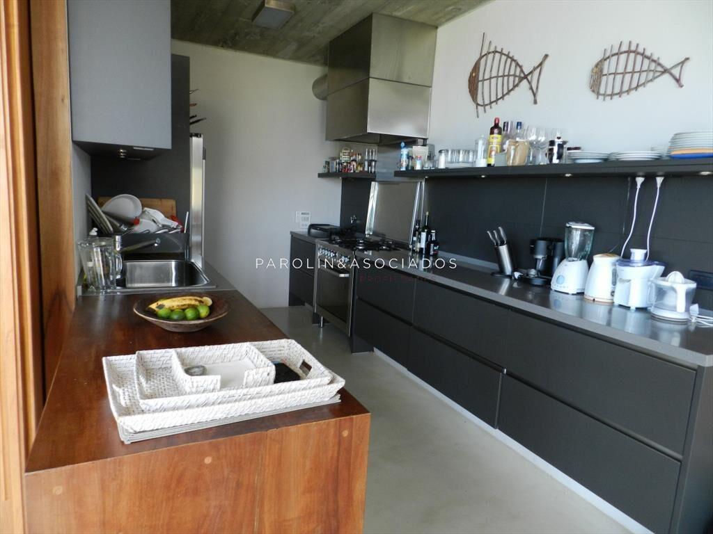 Moderna casa frente al mar en venta en TÃ­o Tom,