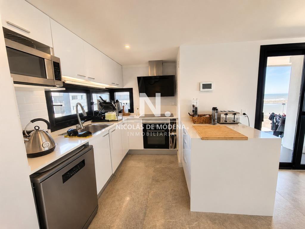 Vende apartamento de Punta del Este frente al de