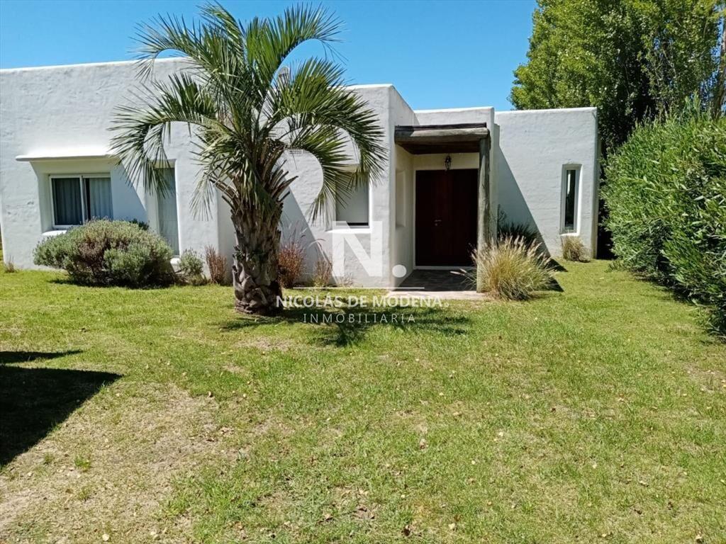 Casa en Barrio Cerrado a la Venta de 2 , Altos de